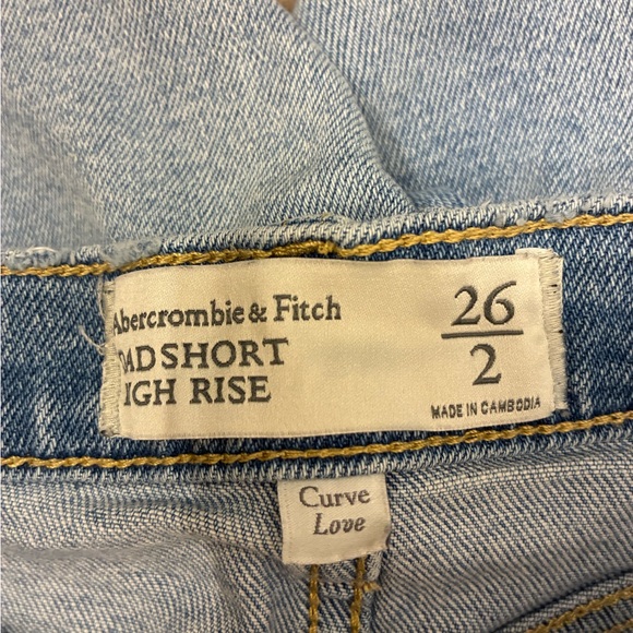 Abercrombie Curve Love High Rise MD Shorts 26/2 Light Wash Denim Frayed Hem - Picture 6 of 6